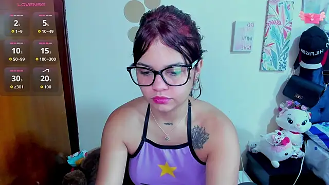 Snapshot of Emma_boo chatting on November 11, 1:22 pm Emma boo online show from November 11, 1:22 pm