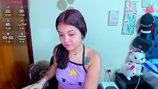 Snapshot of Emma_boo chatting on November 12, 12:05 pm Emma boo online show from November 12, 12:05 pm