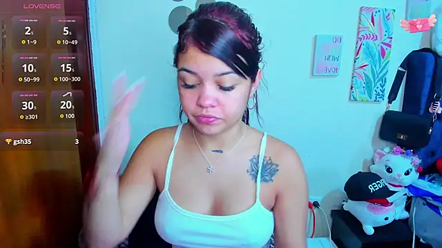 Snapshot of Emma_boo chatting on November 15, 2:35 pm Emma boo online show from November 15, 2:35 pm