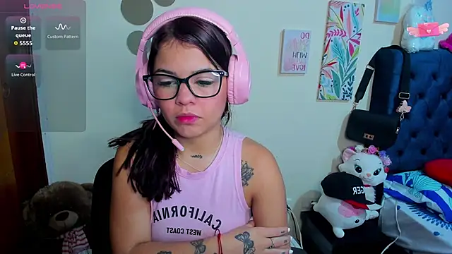 Snapshot of Emma_boo chatting on November 17, 3:07 pm Emma boo online show from November 17, 3:07 pm