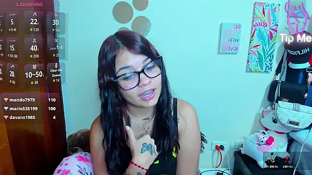 Snapshot of Emma_boo chatting on December 1, 3:11 am Emma boo online show from December 1, 3:11 am