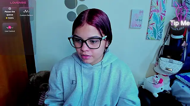 Snapshot of Emma_boo chatting on December 14, 7:07 pm Emma boo online show from December 14, 7:07 pm