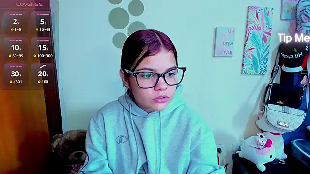 Snapshot of Emma_boo chatting on December 15, 7:29 pm Emma boo online show from December 15, 7:29 pm