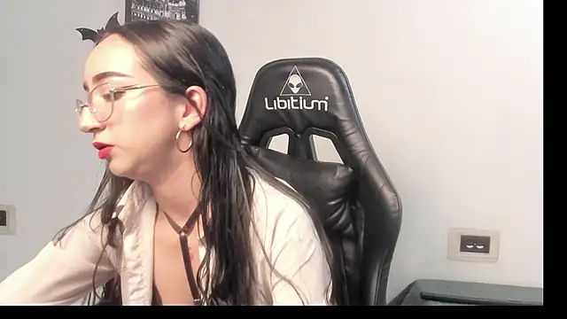 Snapshot of LindsayWild chatting on November 3, 6:42 pm LindsayWild online show from November 3, 6:42 pm