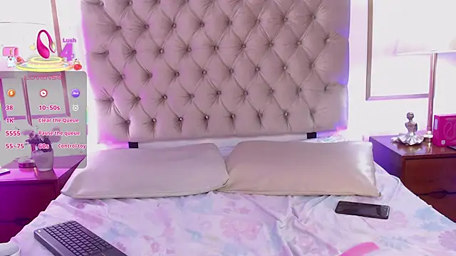 Snapshot of ViolettConnor-x chatting on November 13, 9:25 pm ViolettConnor-x online show from November 13, 9:25 pm