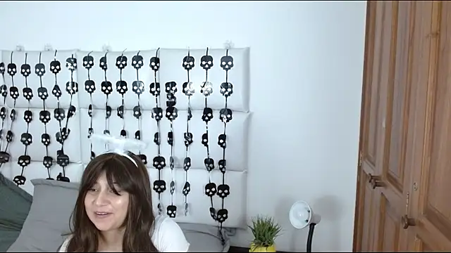 Snapshot of Caroline_belle chatting on November 1, 3:41 am Caroline belle online show from November 1, 3:41 am