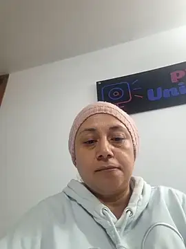 Snapshot of Caroline_belle chatting on November 8, 3:07 am Caroline belle online show from November 8, 3:07 am