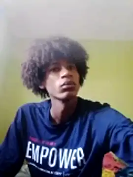 Snapshot of skinniyGabriel chatting on November 3, 12:28 pm skinniyGabriel online show from November 3, 12:28 pm