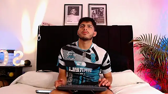 Snapshot of jaiden_thoner chatting on November 23, 6:13 am jaiden thoner online show from November 23, 6:13 am