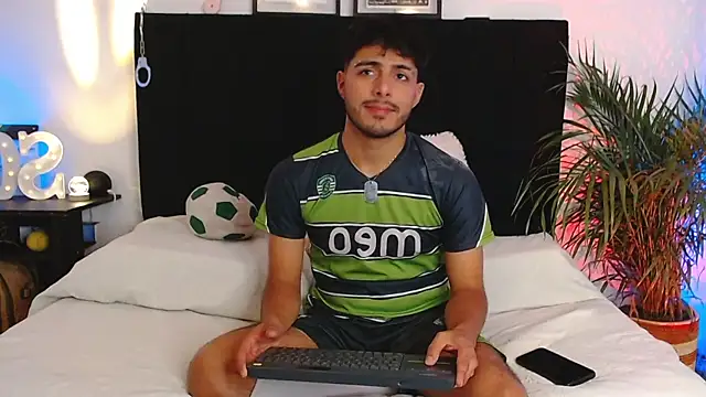 Snapshot of jaiden_thoner chatting on November 28, 6:27 am jaiden thoner online show from November 28, 6:27 am