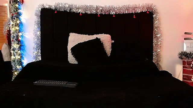 Snapshot of jaiden_thoner chatting on December 15, 5:01 am jaiden thoner online show from December 15, 5:01 am