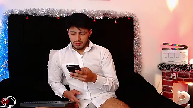 Snapshot of jaiden_thoner chatting on December 18, 5:35 am jaiden thoner online show from December 18, 5:35 am