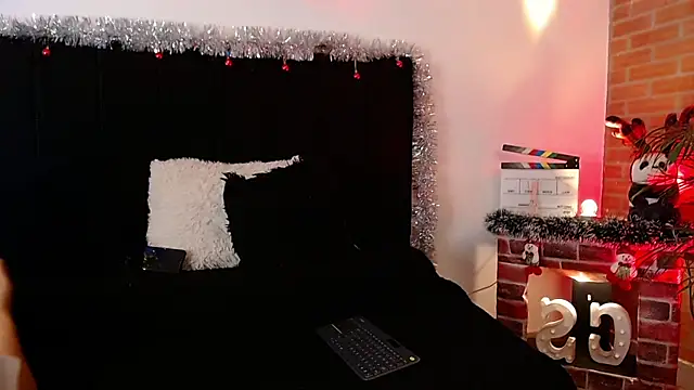 Snapshot of jaiden_thoner chatting on December 19, 8:32 am jaiden thoner online show from December 19, 8:32 am