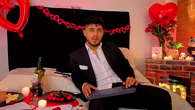 Snapshot of jaiden_thoner chatting on February 14, 5:15 am jaiden thoner online show from February 14, 5:15 am