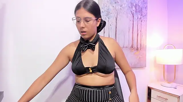 Snapshot of DanniaKross_1 chatting on November 5, 7:36 pm DanniaKross 1 online show from November 5, 7:36 pm