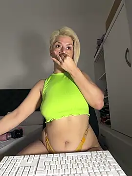 Snapshot of Romy-R-O chatting on December 16, 1:38 pm Romy-R-O online show from December 16, 1:38 pm