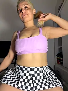 Snapshot of Romy-R-O chatting on December 19, 3:24 am Romy-R-O online show from December 19, 3:24 am