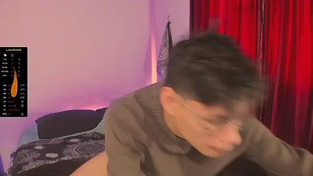 Snapshot of estmonnn chatting on November 14, 9:24 pm estmonnn online show from November 14, 9:24 pm