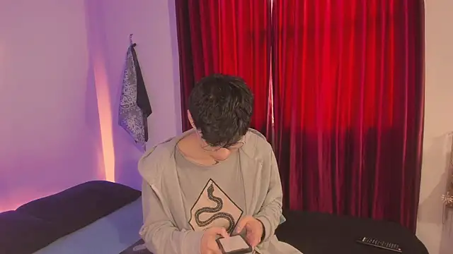 Snapshot of estmonnn chatting on November 15, 9:21 pm estmonnn online show from November 15, 9:21 pm