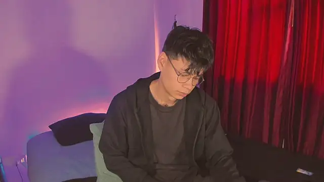 Snapshot of estmonnn chatting on November 21, 9:24 pm estmonnn online show from November 21, 9:24 pm