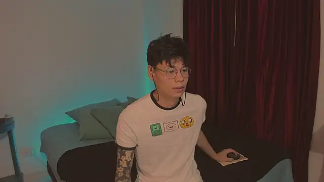 Snapshot of estmonnn chatting on December 2, 11:23 pm estmonnn online show from December 2, 11:23 pm