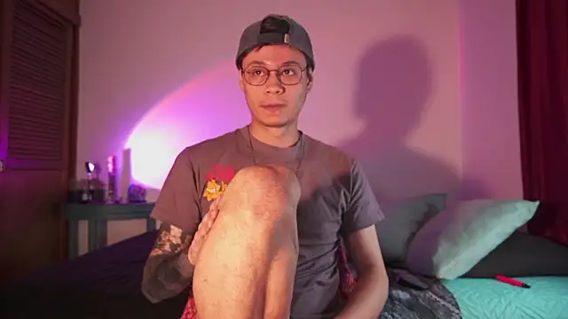 estmonnn online show from March 3, 11:54 pm