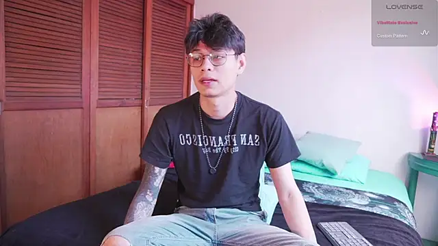 estmonnn online show from April 11, 7:18 pm