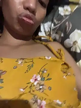 Snapshot of hottiebabe23 chatting on December 22, 1:24 am hottiebabe23 online show from December 22, 1:24 am