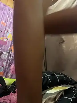 Snapshot of hottiebabe23 chatting on January 11, 1:32 am hottiebabe23 online show from January 11, 1:32 am