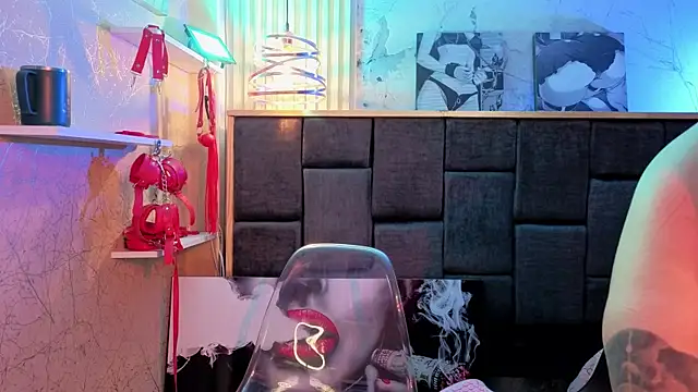 Im-Lola online show from February 22, 9:41 am