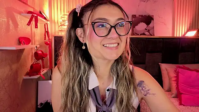 Im-Lola online show from February 23, 9:12 pm