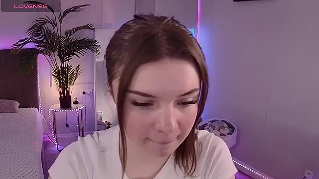 Snapshot of Alice_Bloome chatting on October 29, 9:11 am Alice Bloome online show from October 29, 9:11 am