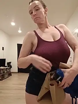 Karebearz1 online show from May 11, 2:17 am