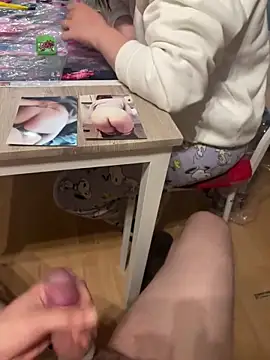 Teeny-Slut18 online show from June 4, 6:58 pm