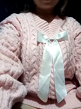 Snapshot of julybe chatting on December 16, 2:11 pm julybe online show from December 16, 2:11 pm