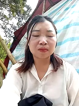 julybe online show from April 4, 8:01 am