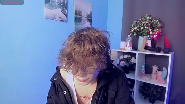 Snapshot of LeoBensyten chatting on November 7, 1:44 pm LeoBensyten online show from November 7, 1:44 pm