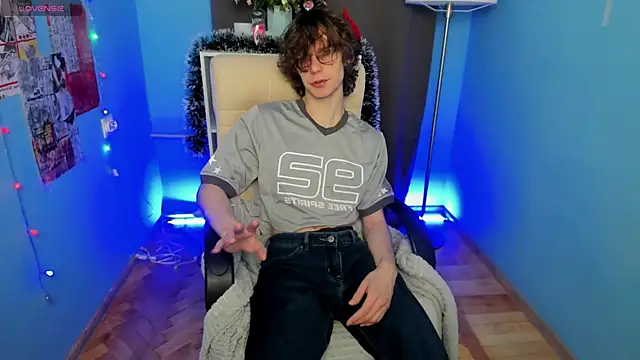 Snapshot of LeoBensyten chatting on November 28, 2:09 pm LeoBensyten online show from November 28, 2:09 pm