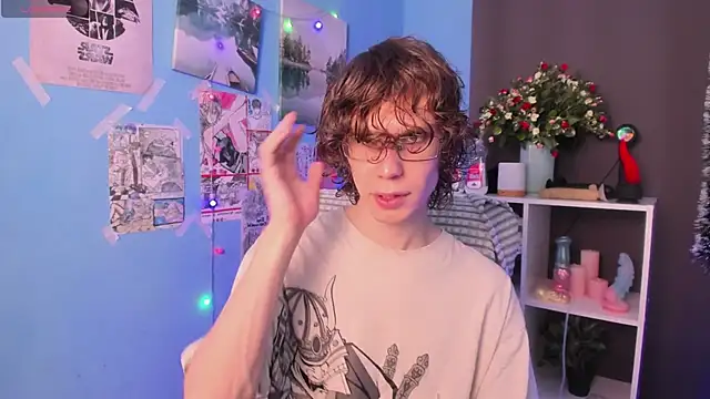 Snapshot of LeoBensyten chatting on December 14, 12:43 pm LeoBensyten online show from December 14, 12:43 pm