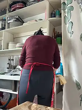 Snapshot of aniani11 chatting on February 14, 3:47 am aniani11 online show from February 14, 3:47 am