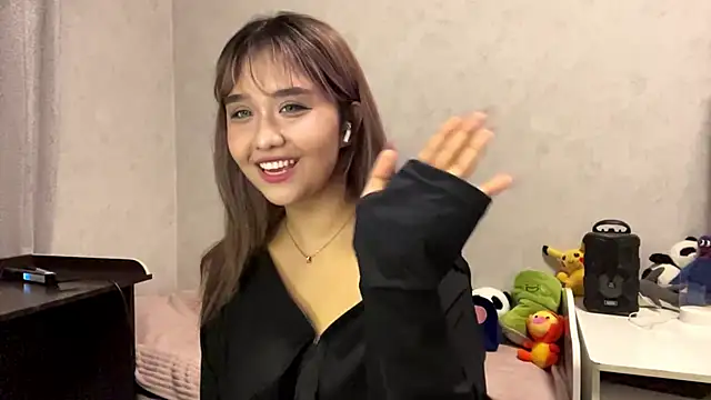 Snapshot of LovelyLara chatting on November 5, 5:57 pm LovelyLara online show from November 5, 5:57 pm