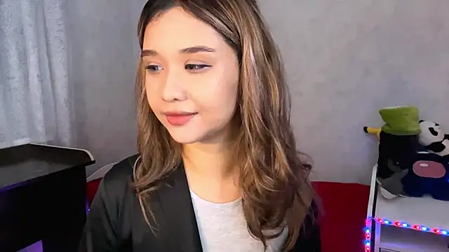 Snapshot of LovelyLara chatting on November 21, 6:17 pm LovelyLara online show from November 21, 6:17 pm