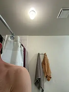 Snapshot of ezrah23 chatting on March 28, 5:29 am ezrah23 online show from March 28, 5:29 am