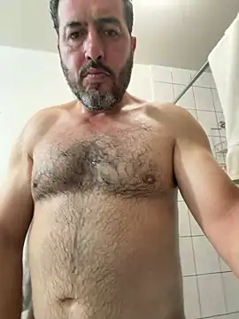 Snapshot of ezrah23 chatting on March 31, 6:25 am ezrah23 online show from March 31, 6:25 am