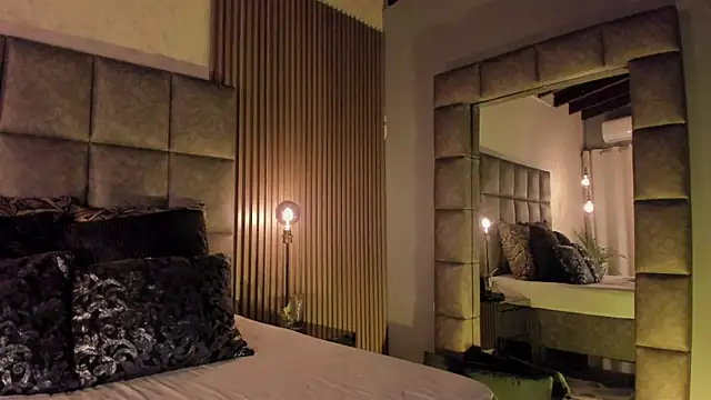 Snapshot of BrigitteVons chatting on November 11, 12:54 am BrigitteVons online show from November 11, 12:54 am