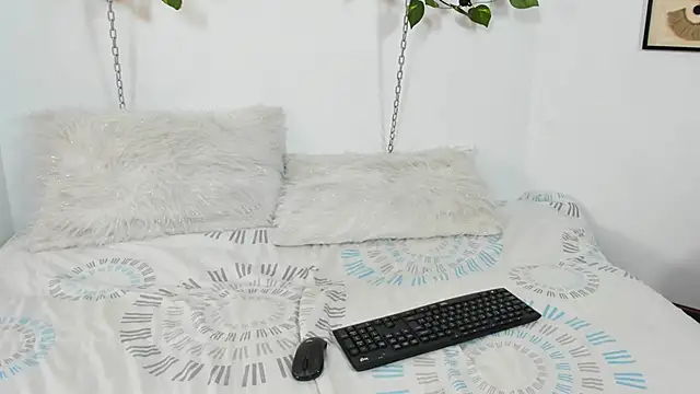 Snapshot of Oceaan_lady chatting on November 28, 1:36 pm Oceaan lady online show from November 28, 1:36 pm