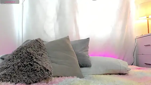 Snapshot of LahanaKimish chatting on December 19, 1:29 pm LahanaKimish online show from December 19, 1:29 pm