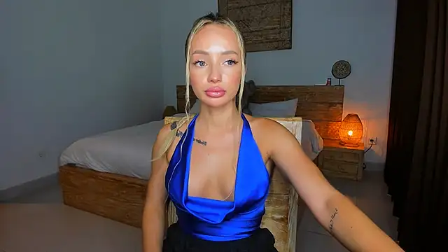 Snapshot of TangledChannels chatting on October 30, 2:35 am TangledChannels online show from October 30, 2:35 am