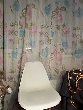 Elle Milfa online show from January 8, 2:30 pm