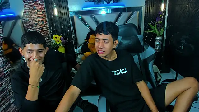 Snapshot of darwinandbrayann chatting on December 5, 6:15 pm darwinandbrayann online show from December 5, 6:15 pm